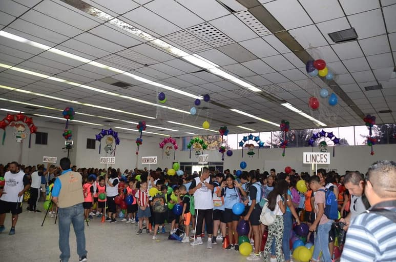 En el acto inaugural se dieron cita los centenares de pequeños divididos en categorías según su edad, para ser testigos de honor de la ceremonia que de manera formal pone en marcha estos cursos. (EL SIGLO DE TORREÓN)