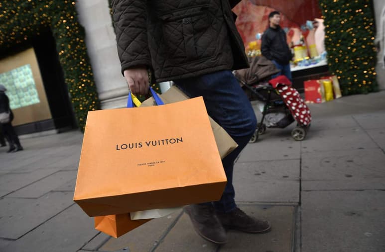 Si alguna vez has sentido muchas ganas de comprar algo e incluso experimentaste ansiedad, y al obtenerlo sientes euforia y posteriormente una gran culpa y caes en la depresión, es probable que seas un comprador o compradora compulsiva. (ARCHIVO)