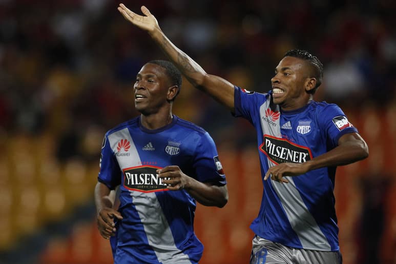 Ayrton Preciado (d) proviene del Emelec de Ecuador.