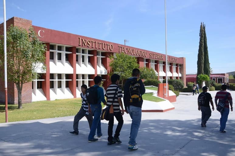 Fichas. Para las carreras en las que aún tienen cupo, sólo expedirán 100 fichas. (EL SIGLO DE TORREÓN)