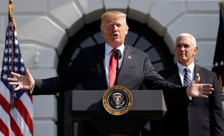Trump tuiteó “No. No sabía sobre la reunión con mi hijo, Don Jr. (Donald Trump Jr.)”. (AP)