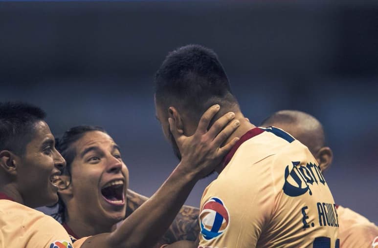 Con un cuadro conformado totalmente por jóvenes, salvo por Agustín Marchesín en el arco, el conjunto de Miguel Herrera sumó sus primeros tres puntos gracias a un doblete de Emanuel Aguilera y uno de Herny Martin. (ESPECIAL)