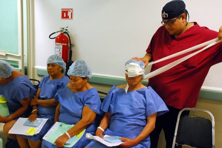 Cirugías. Se atenderá a 153 personas con problemas de cataratas. (EL SIGLO DE TORREÓN)