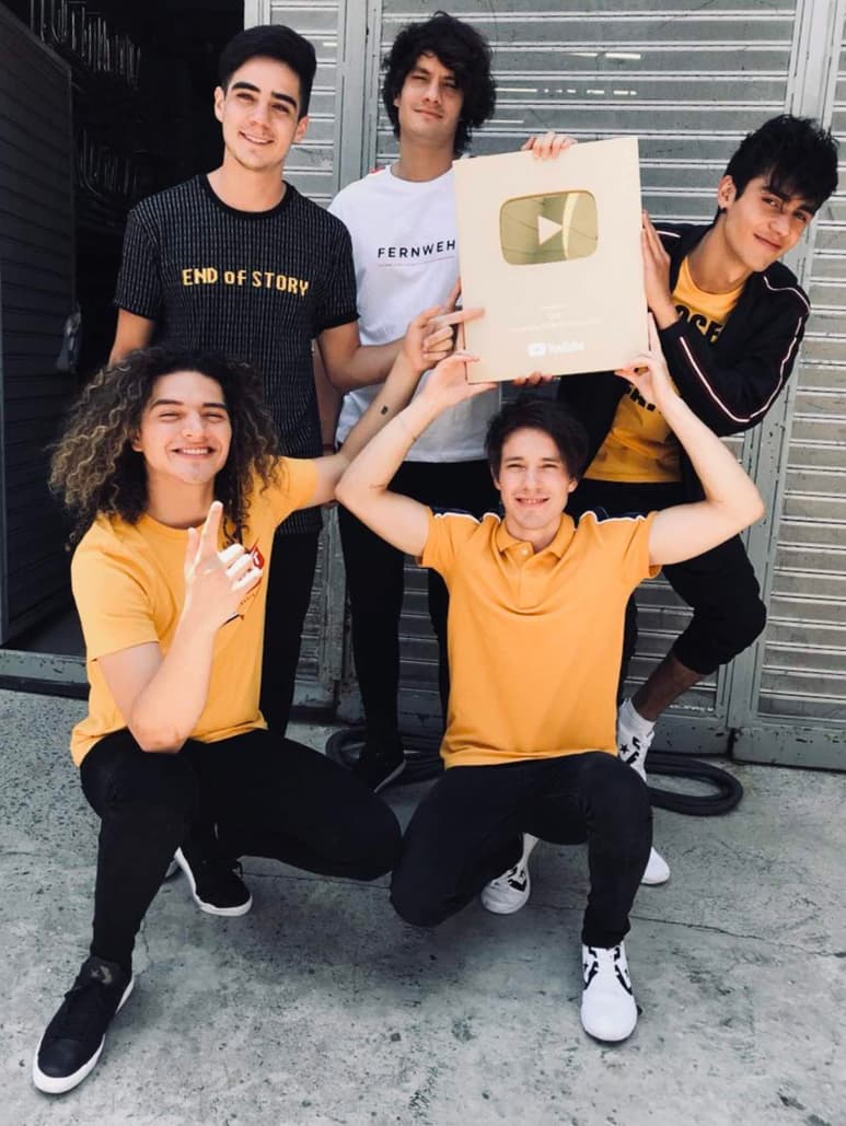 El grupo integrado por Alan, Alonso, Bryan, Freddy y Jos ha sabido utilizar bien ese medio para difundir algunos retos, la serie de videos #CD9SINCENSURA y el clip “CD9, Nuestra historia”, se indica en un comunicado. (ESPECIAL)