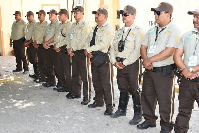 Entrega. Se realizó de manera simbólica la entrega de uniformes para todos los elementos. (EL SIGLO DE TORREÓN)