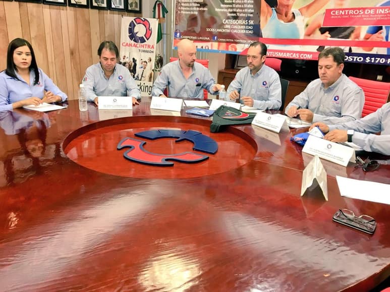 Javier González Lara, presidente de la Canacintra, dijo que se busca acercar a las empresas que son socias de esta cámara y que conozcan también los servicios que aquí se les ofrecen. (EL SIGLO DE TORREÓN)