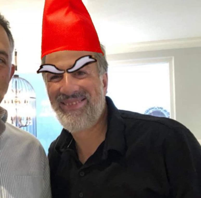 Meade reapareció mostrando su sonrisa y abundante barba, y memes de su nueva imagen no se hicieron esperar. (ESPECIAL)