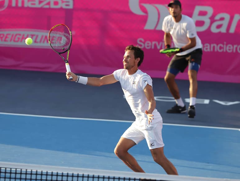 Miguel Ángel Reyes-Varela y el salvadoreño Marcelo Arévalo se impusieron 7-5, 2-6, 10-7 a Ivo Karlovic y Andre Begem. (Notimex)