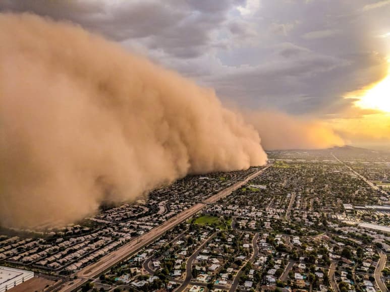 El hecho fue capturado por Jerry Ferguson, un fotógrafo y piloto de helicóptero, quien compartió las imágenes en sus redes sociales y se viralizaron. (Twitter: @geraldferguson)