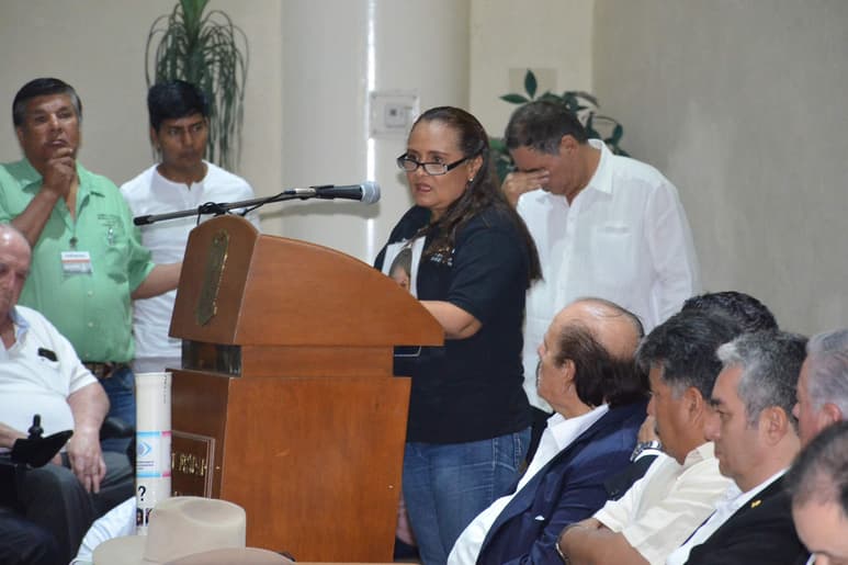 Ni perdón ni olvido, fue el llamado que hizo Silvia Ortiz a nombre de las víctimas por desapariciones en La Laguna a las futuras autoridades del gobierno de Andrés Manuel López Obrador, en el Segundo Foro Escucha Laguna para Trazar la Ruta para la Pacificación y Reconciliación de México. (EL SIGLO DE TORREÓN/FERNANDO COMPEÁN)