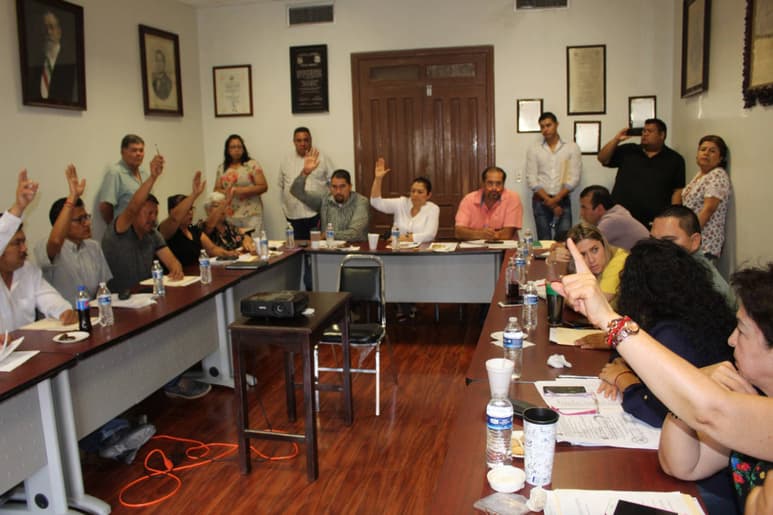 Sesión. Regidores de San Pedro aprobaron por mayoría la renovación de 30 concesiones de taxis. (EL SIGLO DE TORREÓN)