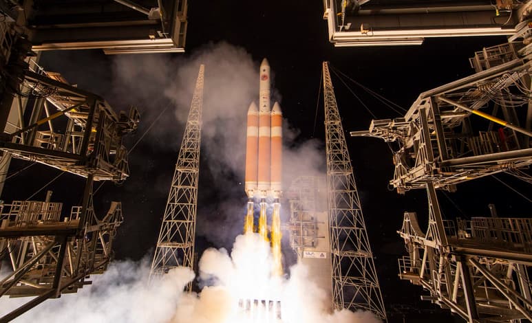 La sonda Parker Solar Probe fue enviada con éxito a las 03:30 horas locales del domingo desde la base de Cabo Cañaveral, en el estado de Florida. (AP)