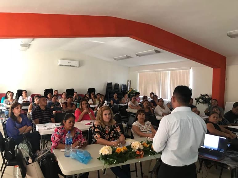 Este fin de semana, fueron 300 los docentes que de manera gratuita recibieron la primera preparación. (EL SIGLO DE TORREÓN)