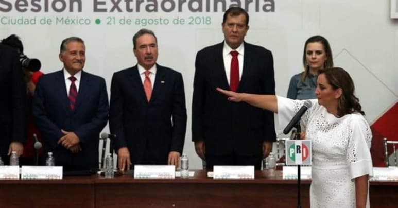 Aunque de manera espontánea un militante se manifestó en la LXIII Sesión Extraordinaria del Consejo Político Nacional, Ruiz Massieu rindió protesta en medio del respaldo de gobernadores, legisladores y organizaciones del partido. (ESPECIAL)