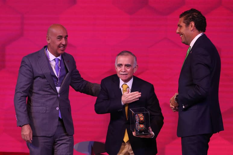 Alfonso Romo. Carlos Hank González, presidente de Banorte (der) y Marcos Ramírez Miguel, director general de Banorte. (EL UNIVERSAL)