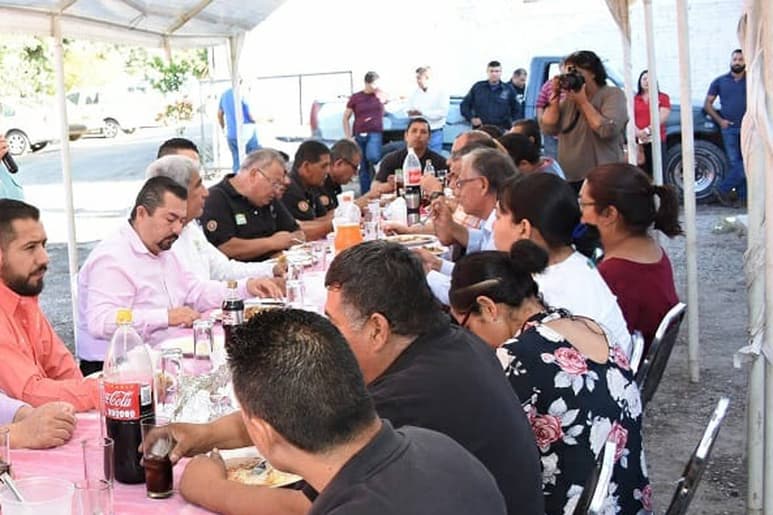 Desayuno. Se ofreció un desayuno en la Dirección de Protección Civil del Municipio, misma que requiere muchas mejoras. (EL SIGLO DE TORREÓN)