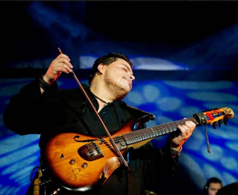 Invitado. El guitarrista mexicano Julio Revueltas será parte del festival estatal. (CORTESÍA)
