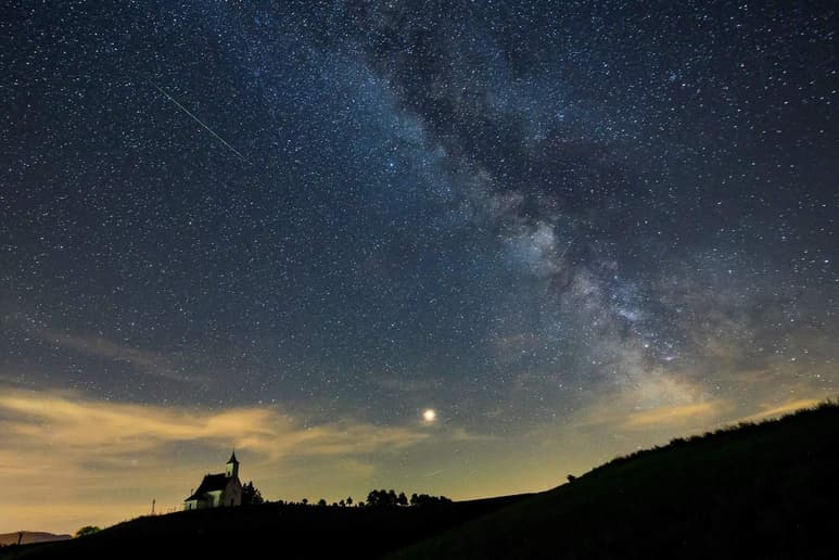 Permitirán a los científicos recrear el mapa de la evolución del Universo con un detalle inédito y conocer más acerca de la distribución de la materia oscura en el Universo temprano. (ARCHIVO)