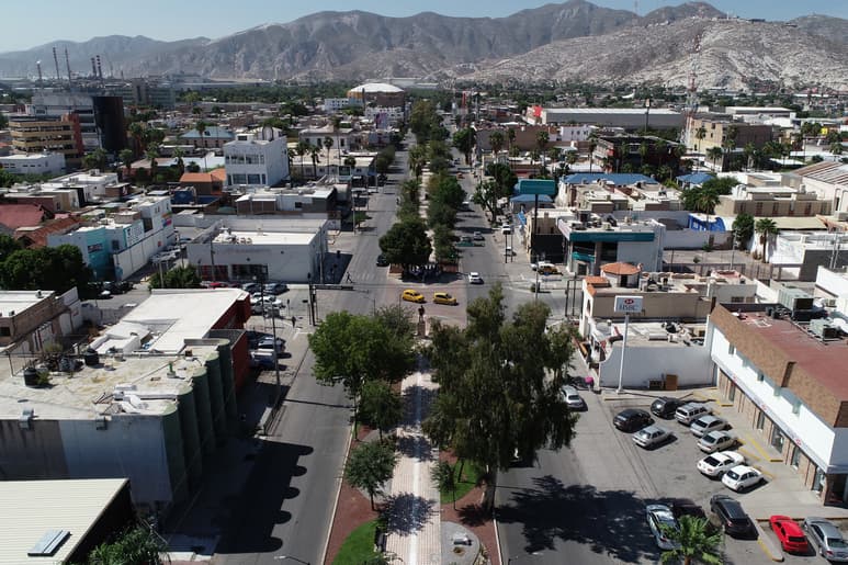 Apenas. Los trabajos en la calzada Colón comenzaron a mediados de abril, se lleva un avance del 20 por ciento. Obras Públicas anuncia que habrá un año más de obras en esa vialidad. (VERÓNICA RIVERA)