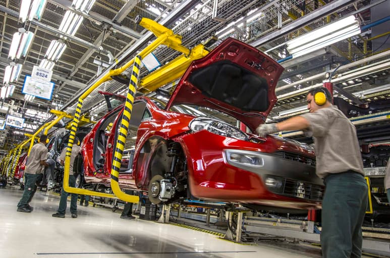 El 30% de los vehículos que se exportan de México a Estados Unidos no cumplirán con la nueva regla de contenido nacional que se estableció en el acuerdo comercial que alcanzaron ayer ambos países, por lo que deberán pagar un arancel de 2.5%. (ARCHIVO)