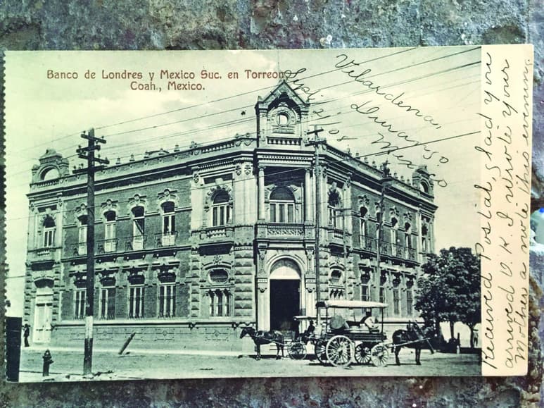 Memoria. Imagen del edificio de cantera del Banco de Londres y México, Sociedad Anónima, sucursal en Torreón. Estaba ubicado en la esquina noroeste del crucero vial que se encuentra en la avenida Hidalgo y calle Valdez Carrillo, de gran valor arquitectónico. (CORTESÍA)