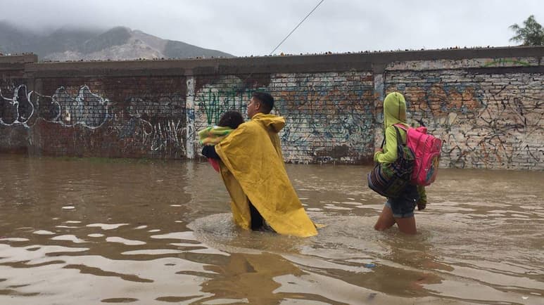 Mantienen acciones ante la situación de contingencia en colonias de Torreón por las inundaciones. (VERÓNICA RIVERA)