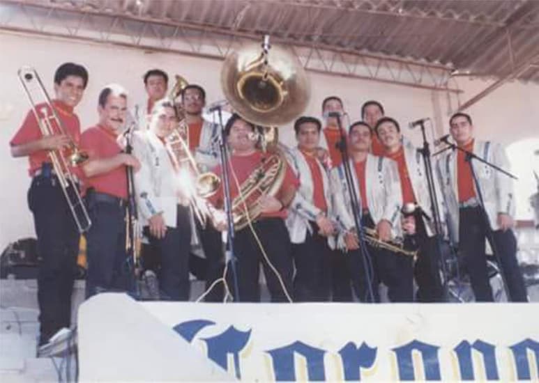 Del recuerdo. La Banda Toro Viejo en sus inicios. Comenzó su andar artístico en 1995. (CORTESÍA)