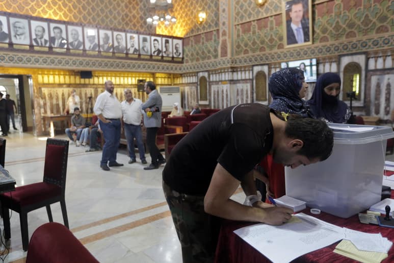 Esperanza. La elección fortalecerá los poderes de los consejos locales y logrará un equilibrio. (EFE)