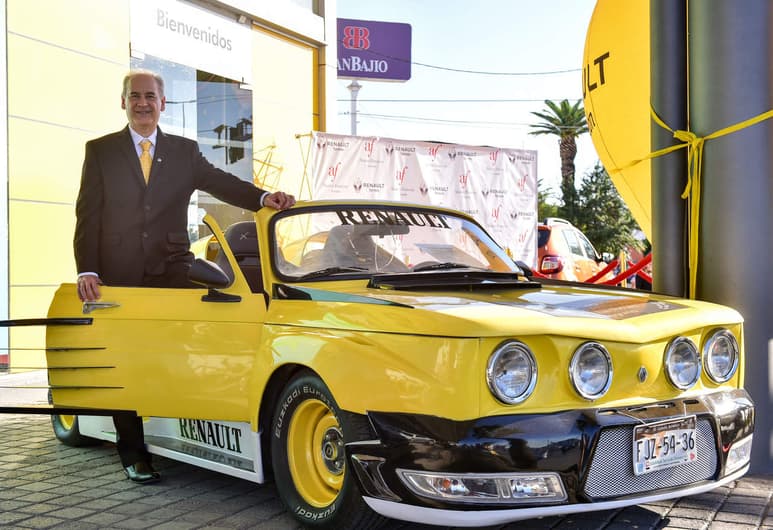 Emblemático. El doctor Barocio llevó varios de sus modelos para mostralos al público, además de recordar viejos tiempos de paseo. (EL SIGLO DE TORREÓN/ERICK SOTOMAYOR)