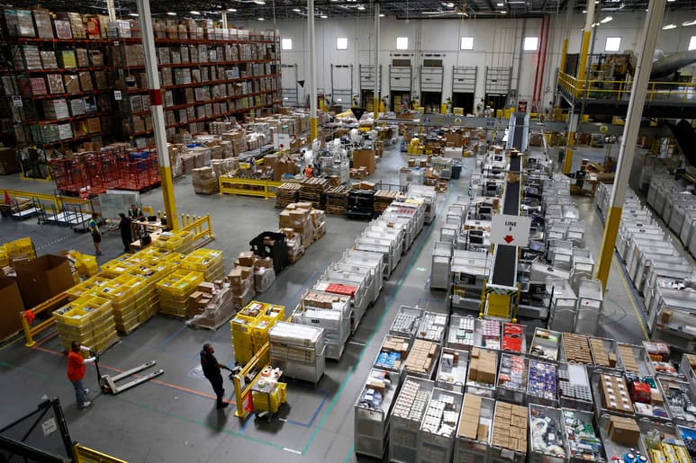 Alertas. Unos de los vendedores de Amazon fue quien alertó a la compañía californiana. (ARCHIVO)