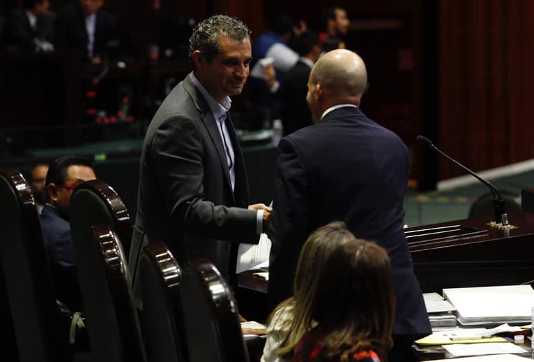 El diputado federal del PRI, Enrique Ochoa Reza, advirtió que al eliminar la técnica del fracking en México se correría el riesgo de disminuir de forma considerable la producción de gas natural mexicano y en consecuencia se dependería de un mayor consumo del combustible procedente de Estados Unidos, que también proviene de esa técnica. (ARCHIVO)