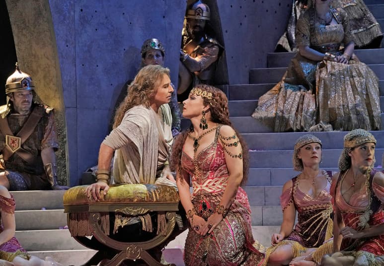 Montaje. Roberto Alagna y Elina Garanca encabezan el reparto. (ARCHIVO)