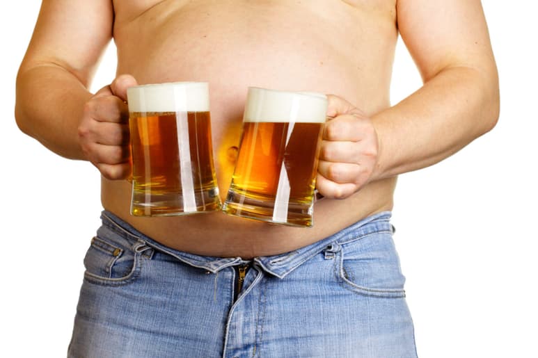 Aunque en ocasiones este abultamiento en la barriga es incluso visto con mofa, en realidad puede suponer también un riesgo. (ARCHIVO)