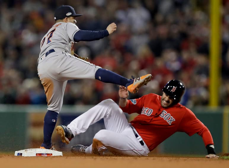 Eso es lo que los Astros estarán haciendo cuando esta noche abran la Serie de Campeonato de la Liga Americana contra los Medias Rojas, que tienen la ventaja de campo. (AP)