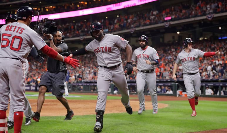 Para la alta de la sexta, Boston rompió el empate luego de que Steve Pearce bateó un jonrón al jardín izquierdo para poner las cosas 3-2. (AP)