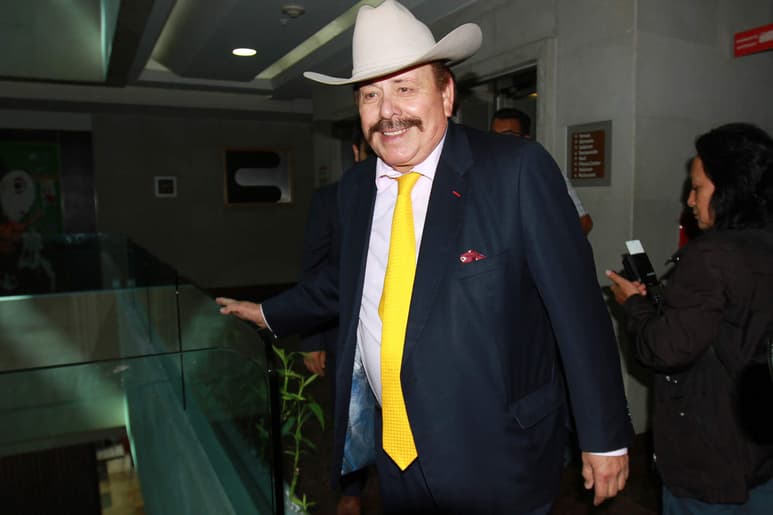 Los senadores de Morena, Armando Guadiana Tijerina y Daniel Gutiérrez Castorena, presentaron una iniciativa para derogar el principio de reelección inmediata para senadores, diputados federales, locales, presidentes municipales, regidores y síndicos. (ARCHIVO)