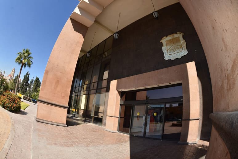 Este viernes es la fecha para que las instituciones bancarias interesadas en participar en la licitación nacional para reestructurar la deuda de Coahuila, por hasta 37 mil millones de pesos, presenten sus propuestas económicas.