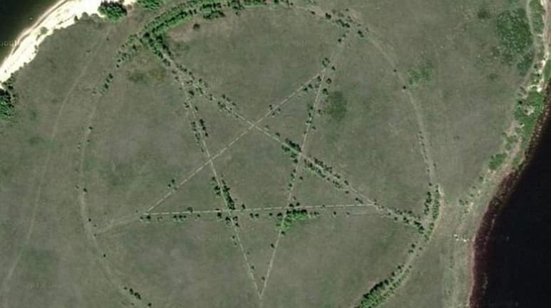 La forma de la estrella de 5 picos genera diversas teorías de su origen en la red.