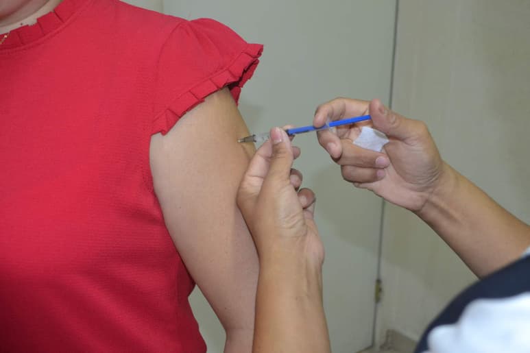 La vacuna es la única manera de protegerse contra este virus, y aunque no es efectiva al 100 %, su principal propósito es impedir que los síntomas sean graves y se compliquen. (ARCHIVO)