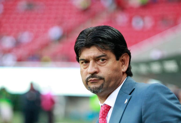José Saturnino Cardozo y las Chivas están cerca de quedar fuera de la liguilla, al ubicarse en el puesto 12 con 16 unidades.
