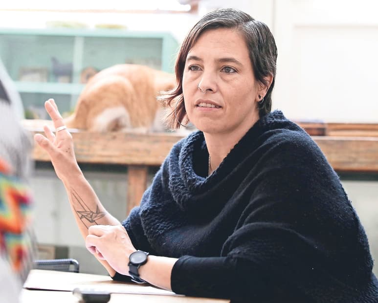 Proyecto. La artista Lorena Wolffer invitó a participar a la curadora María Laura Rosa, y a la artista y académica estadounidense Jennifer Tyburczy. (EL UNIVERSAL)
