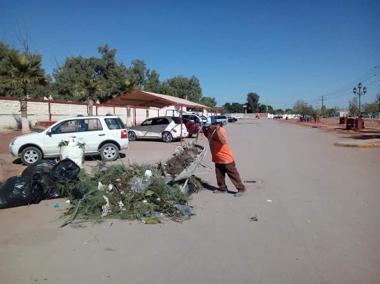 El encargado del camposanto, Humberto Silva Muela, coordinó las acciones en las que participan varias áreas como; Servicios Públicos, Imagen Urbana, Parques y Jardines, Limpieza, entre otros.