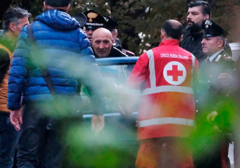 El mafioso protestaba por sentencia. (AP)
