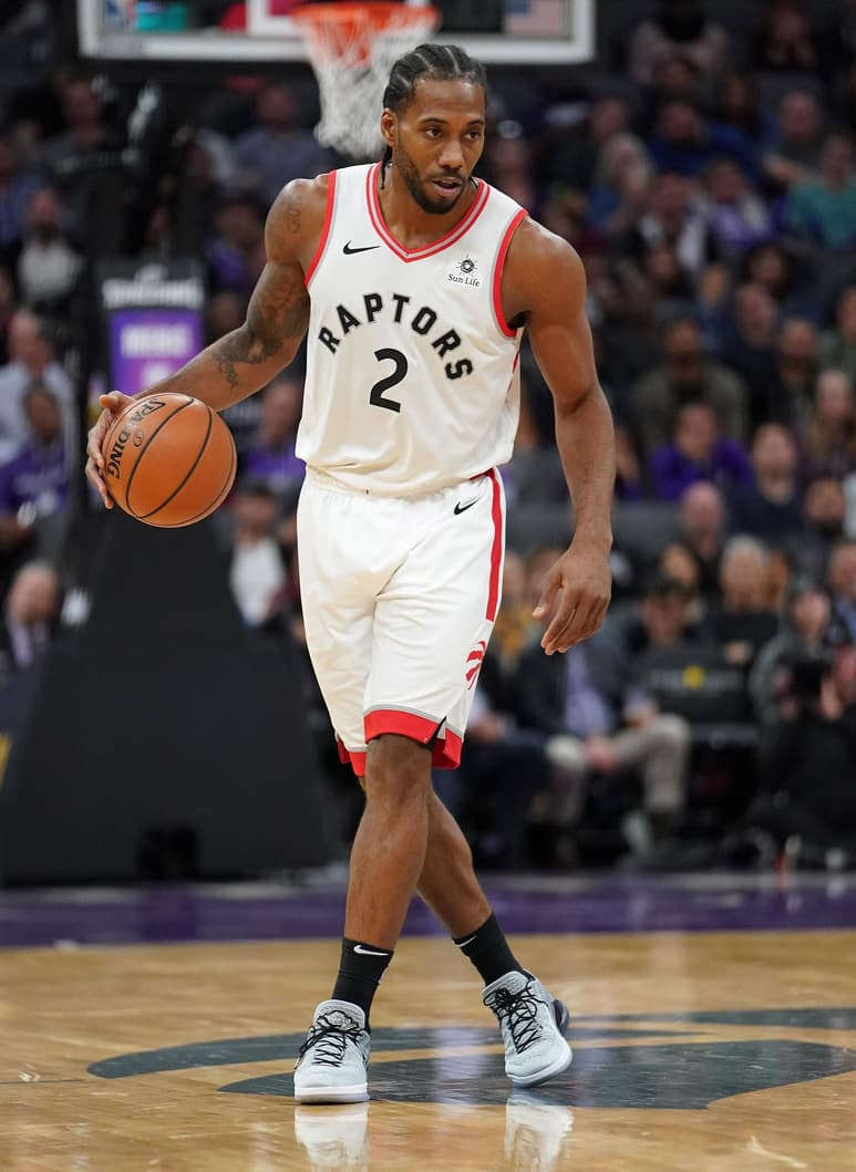 Kawhi Leonard regresó a la acción con los Raptors de Toronto.