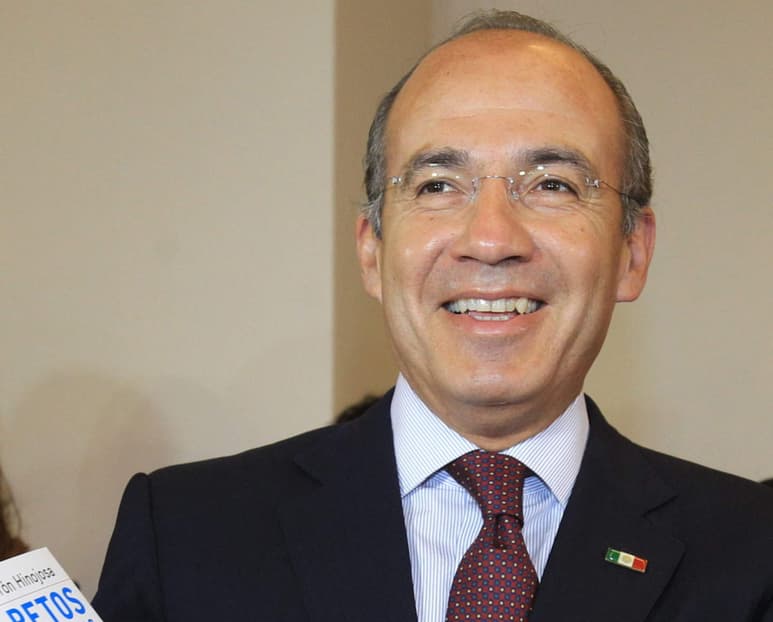 Felipe Calderón evalúa crear un nuevo partido. (ARCHIVO)