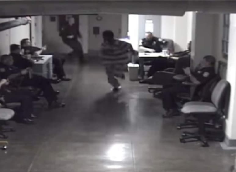 El reo creyó que podría burlar a todos los oficiales. (INTERNET)