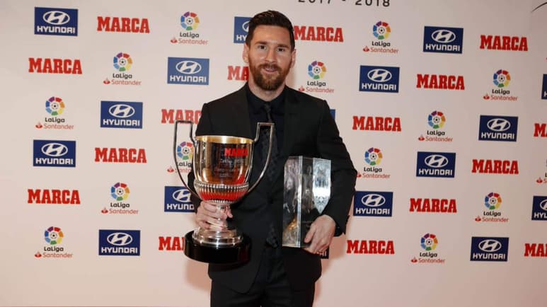 La entrega del galardón se llevó a cabo este lunes en la Gala de los Premios de Marca de Futbol 2017-2018. (Especial)