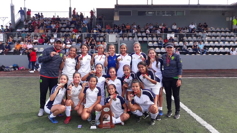 Las jugadoras fueron premiadas al final del partido por el campeonato, donde Ashly Martínez, fue nombrada como la MVP del torneo.