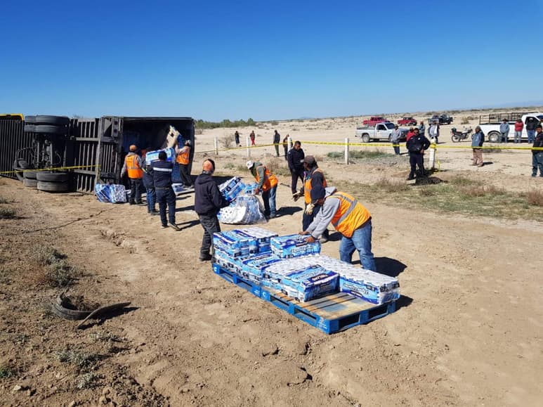 Las autoridades revelaron que se trata de un camión de la marca International, modelo 2006, mismo que era conducido por Rubén Alcantar Solis de 35 años, quien resultó ileso. (EL SIGLO DE TORREÓN)