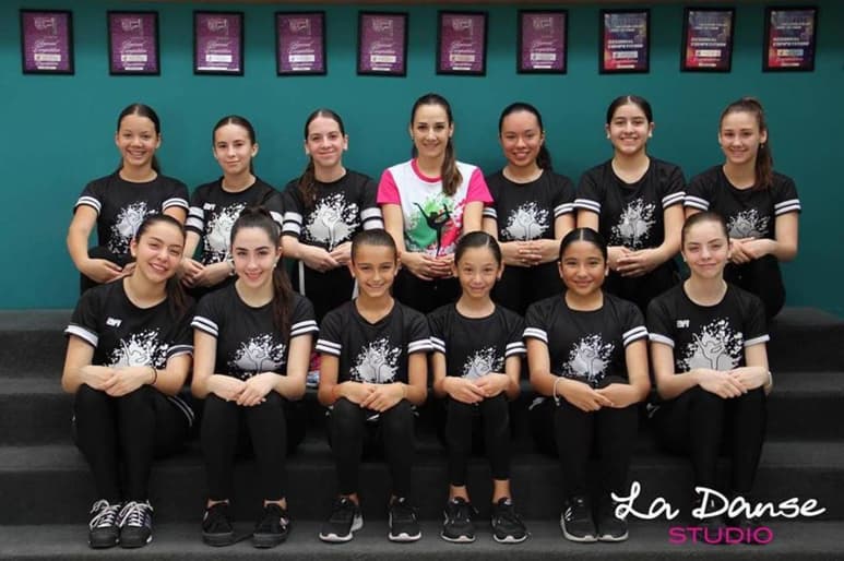 Sonrientes e ilusionadas, se encuentran las bailarinas laguneras que acudirán a este importante certamen de baile, en Alemania.